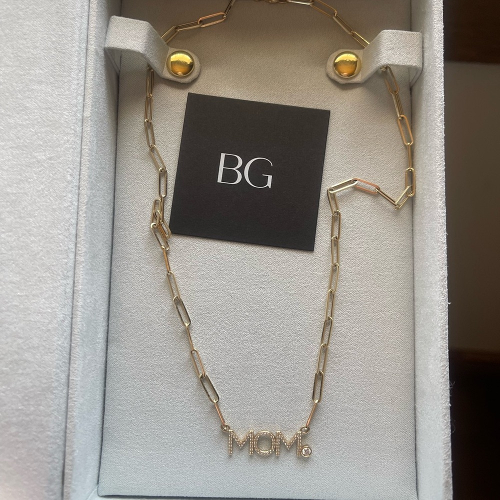 Custom diamond and 14kt Gold 'MOM' Pendant Paperclip Necklace